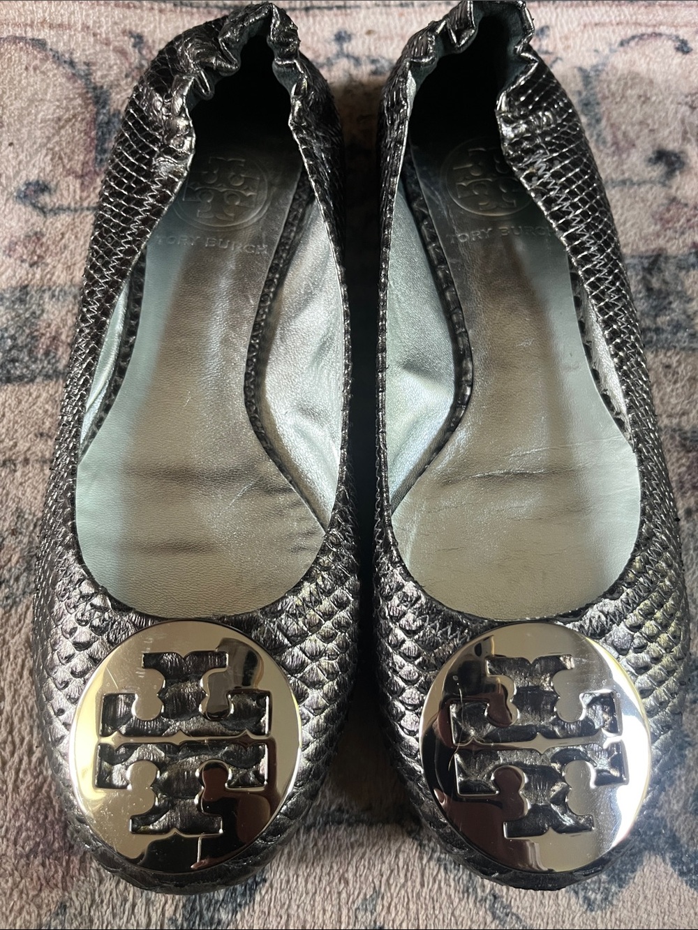 TORY BURCH EUC reva flats embossed metallic silver size 6